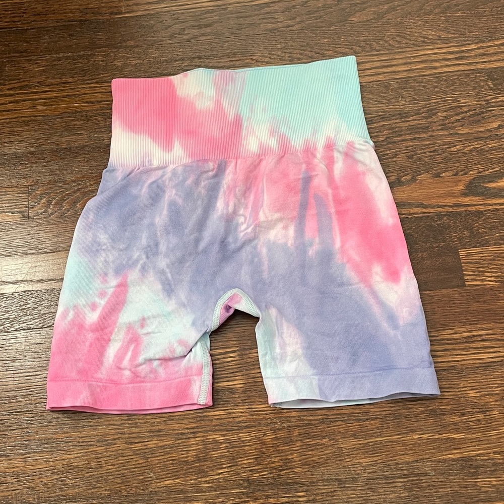 Tie dye scrunch gym shorts